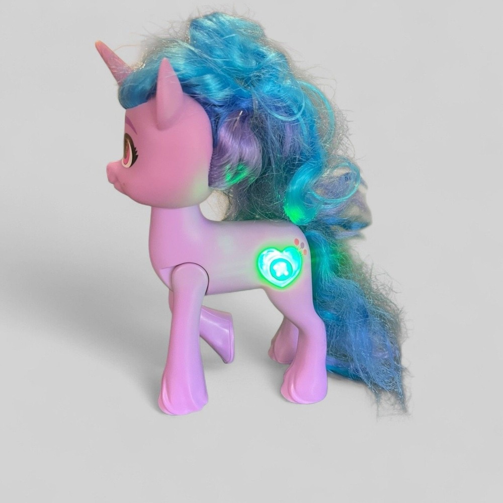 My Little Pony Izzy Moonbow‎ See Me Smile Light Up Interactive Unicorn Figure G5